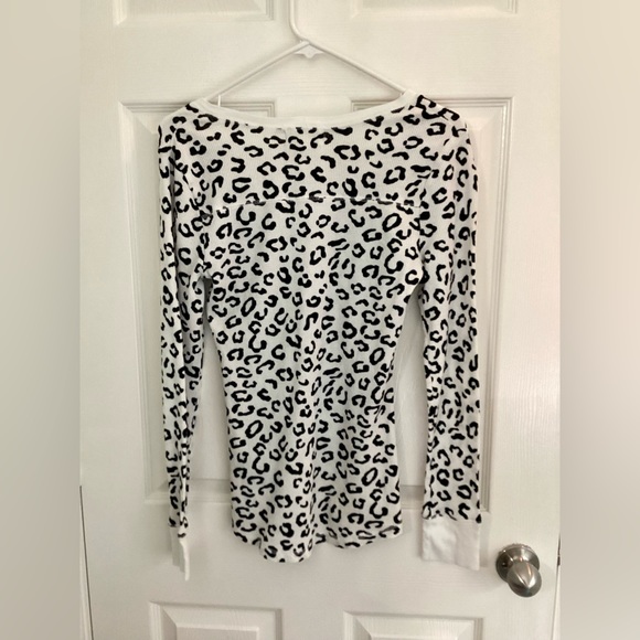OP Black & White Leopard Thermal Top - Picture 6 of 10
